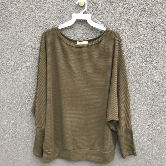 Olive green top with Dolman sleeves - Picture 2 of 5